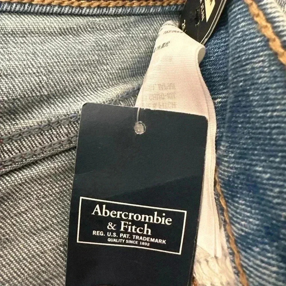 Abercrombie & Fitch Ultra High Rise Mom Jean Distressed Med Wash Womens Sz 26 2R - Picture 8 of 9